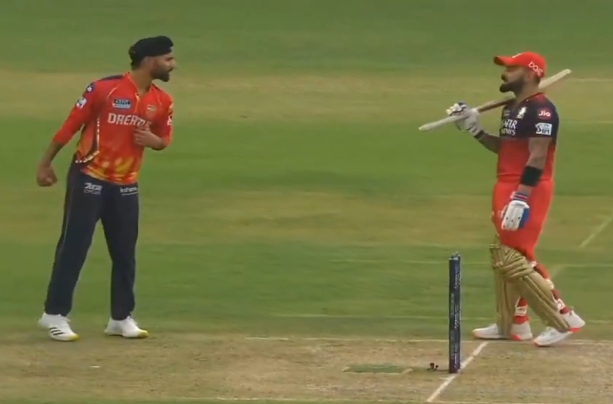 Virat Kohli was sledging Harpreet Brar during IPL 2025 match | X