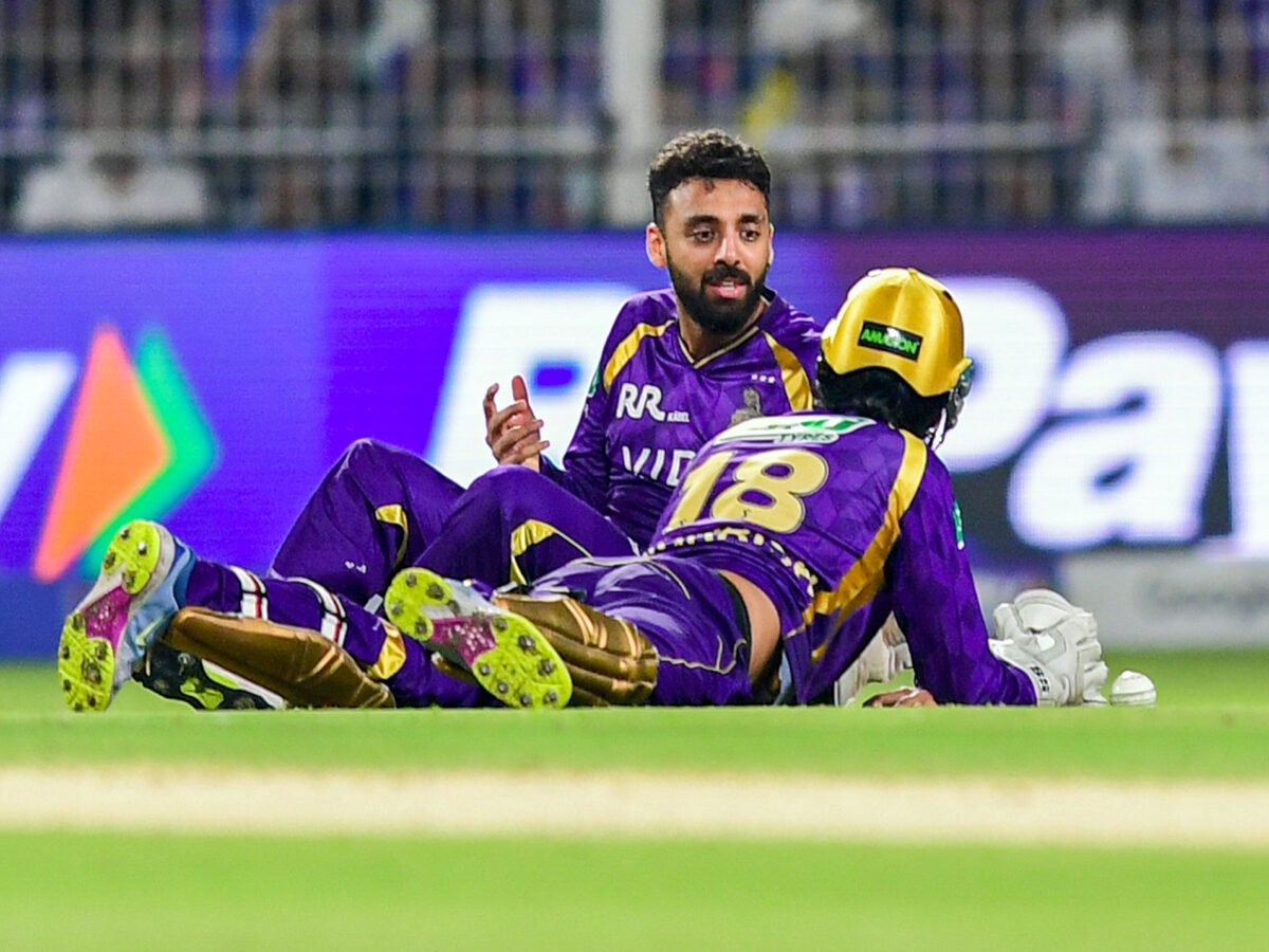 Varun and Raghuvanshi collided in an attempt to take a catch | IPL-BCCI