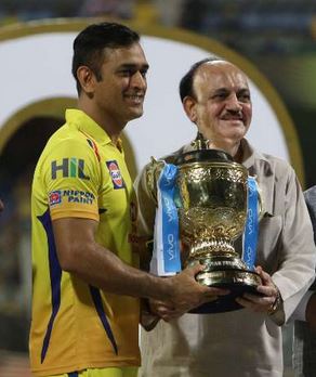 MS Dhoni led CSK to their 3rd IPL title win in 2018, as the team returned from a two-year ban | Twitter