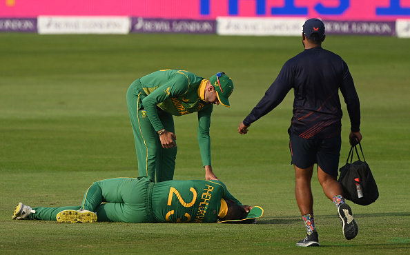 Keshav Maharaj attends to attends to Andile Phehlukwayo after they collided | Getty