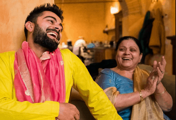 Virat Kohli with his moither Saroj | Twitter