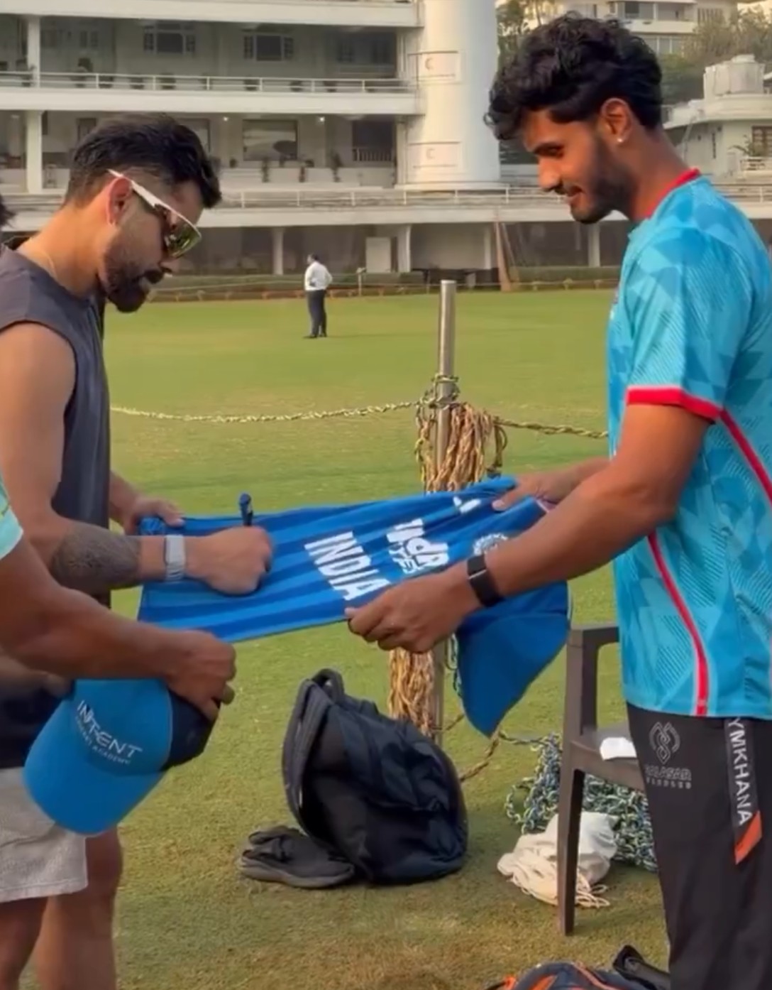 Virat Kohli signs a jersey for young Mumbai net bowler | X