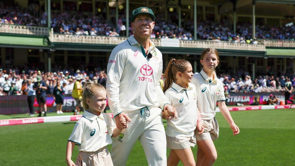 AUS v PAK 2023-24: WATCH- David Warner's emotional walk to field with his daughters in his farewell Test