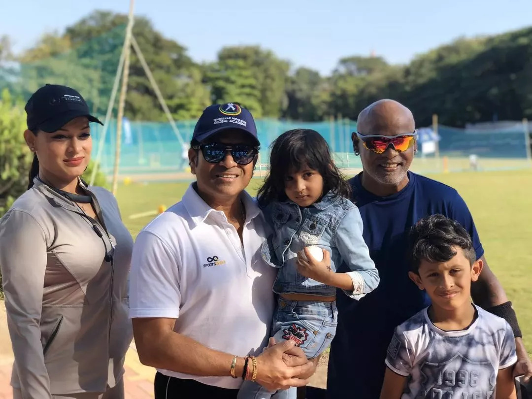 Vinod Kambli's wife Andrea and kids with Sachin Tendulkar | X