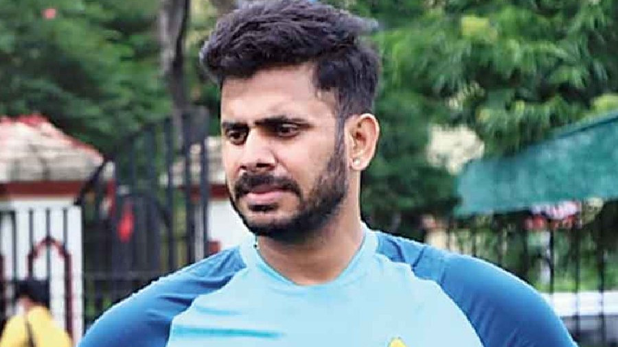 ‘IPL talk on the field, players faked injuries’- Manoj Tiwary says BCCI canceling contracts good message