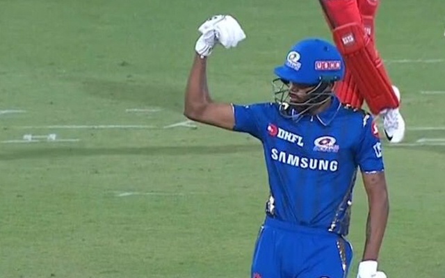 Hardik Pandya flexing his muscles after smashing Siraj for a huge six | Twitter