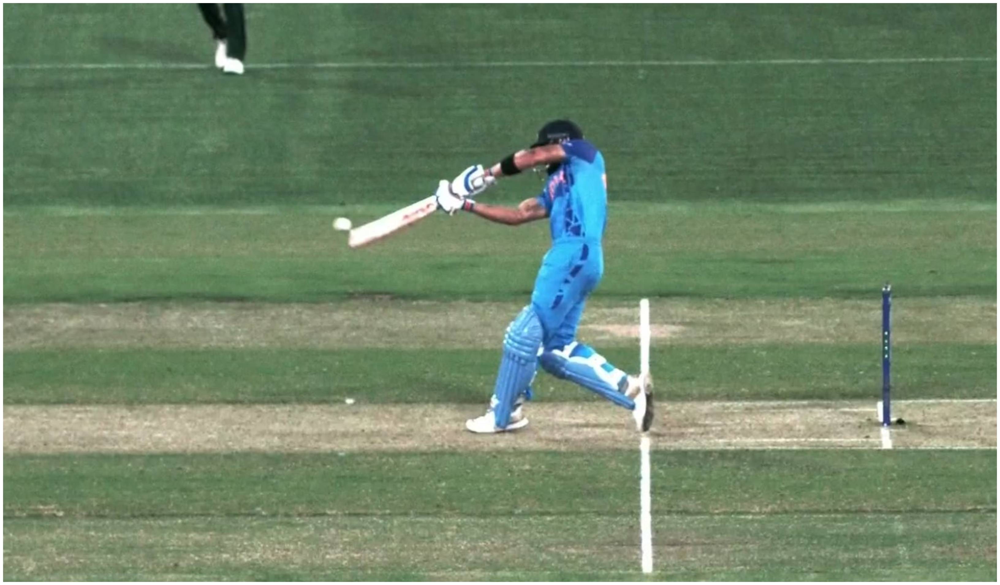 Virat Kohli smashed the full toss for a six which was declared as a no-ball | Twitter