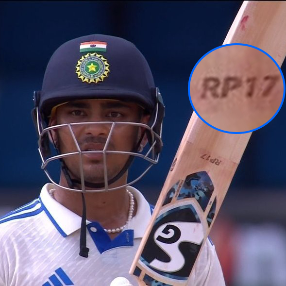 Ishan Kishan's bat had a 'RP17' sticker on it | Twitter