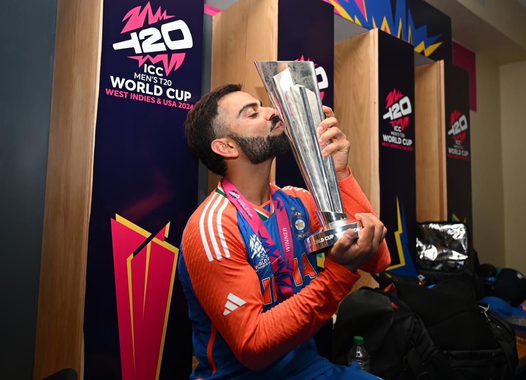 Virat Kohli with T20 World Cup trophy | ICC