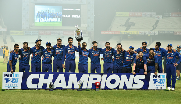 Indian cricket team poses with a T20I series | Getty Images