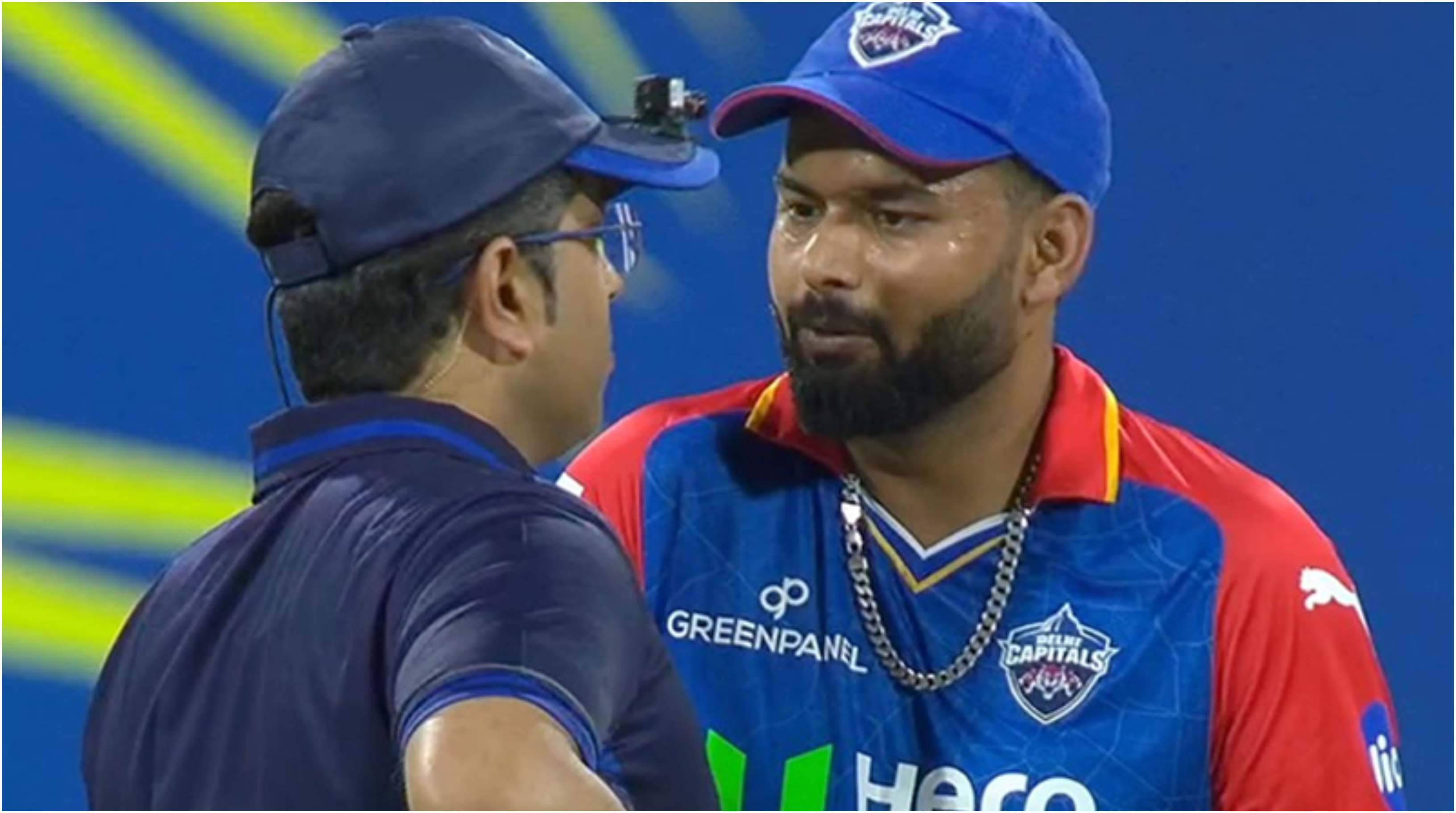 Rishabh Pant arguing with the umpire | X