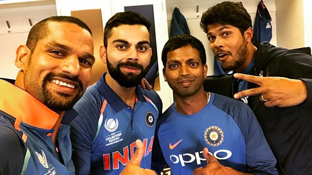 Indian players with “the unsung hero of Indian cricket” | Twitter