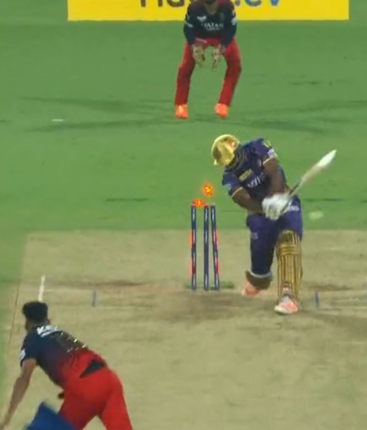 Mohammed Siraj castled Russell's leg-stump with a searing yorker | IPL