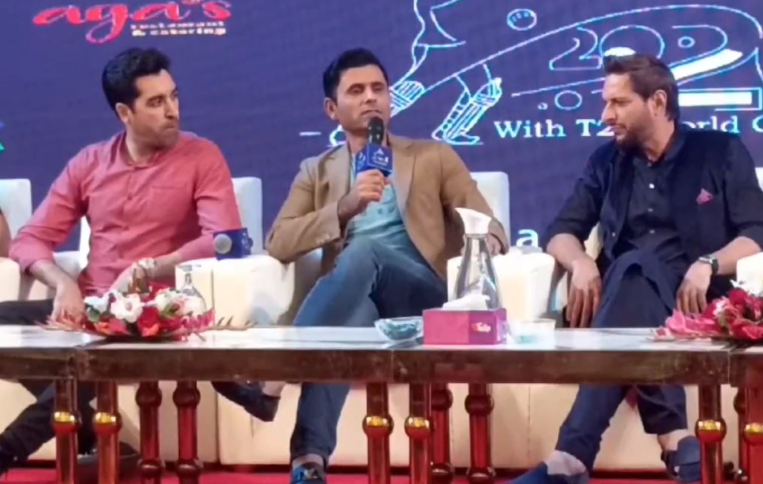 Abdul Razzaq speaking at an event in Karachi | X