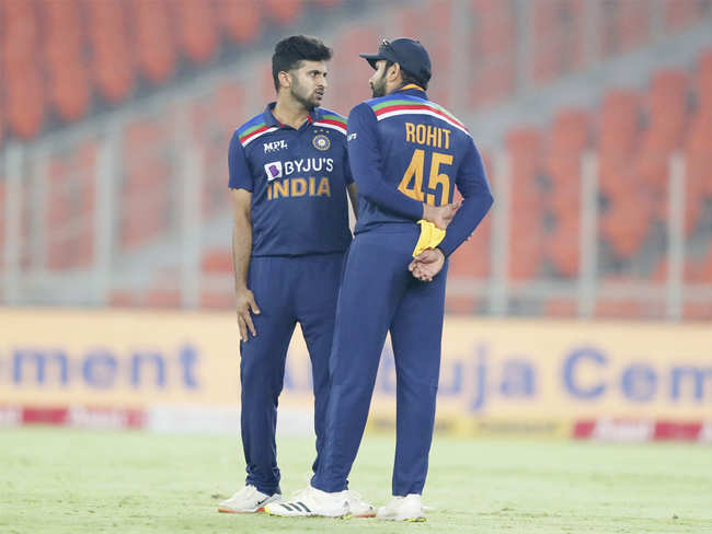 Rohit Sharma having chat with Thakur during the game | AP