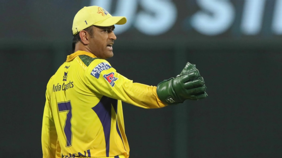 MS Dhoni with the famous number 7 on his jersey | CSK Twitter
