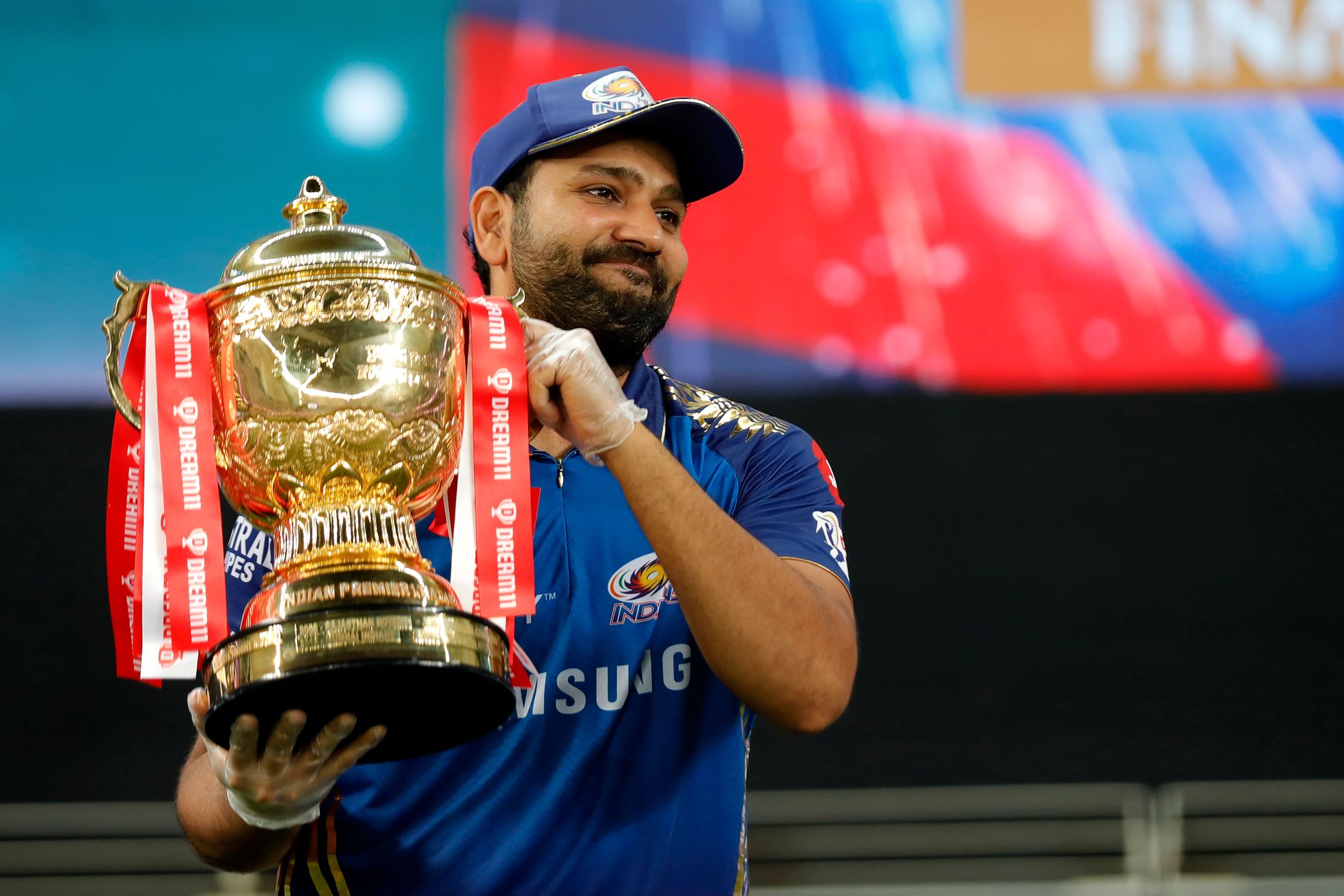 Rohit Sharma with the IPL 2020 trophy | BCCI/IPL