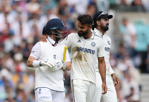 Akash Deep putting his arm around Ben Duckett | Getty