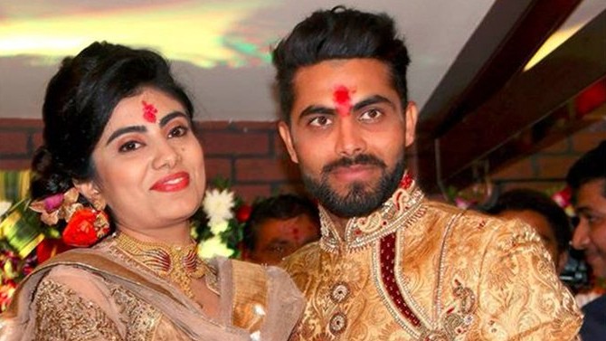 Ravindra Jadeja’s wife indulges in a heated argument with police officer for not wearing mask