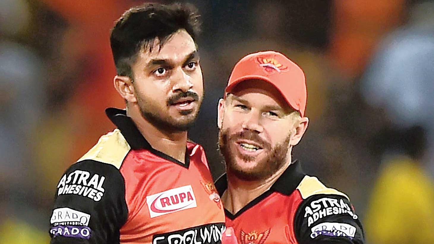 WATCH - David Warner and Vijay Shankar name their SRH teammates who are always late