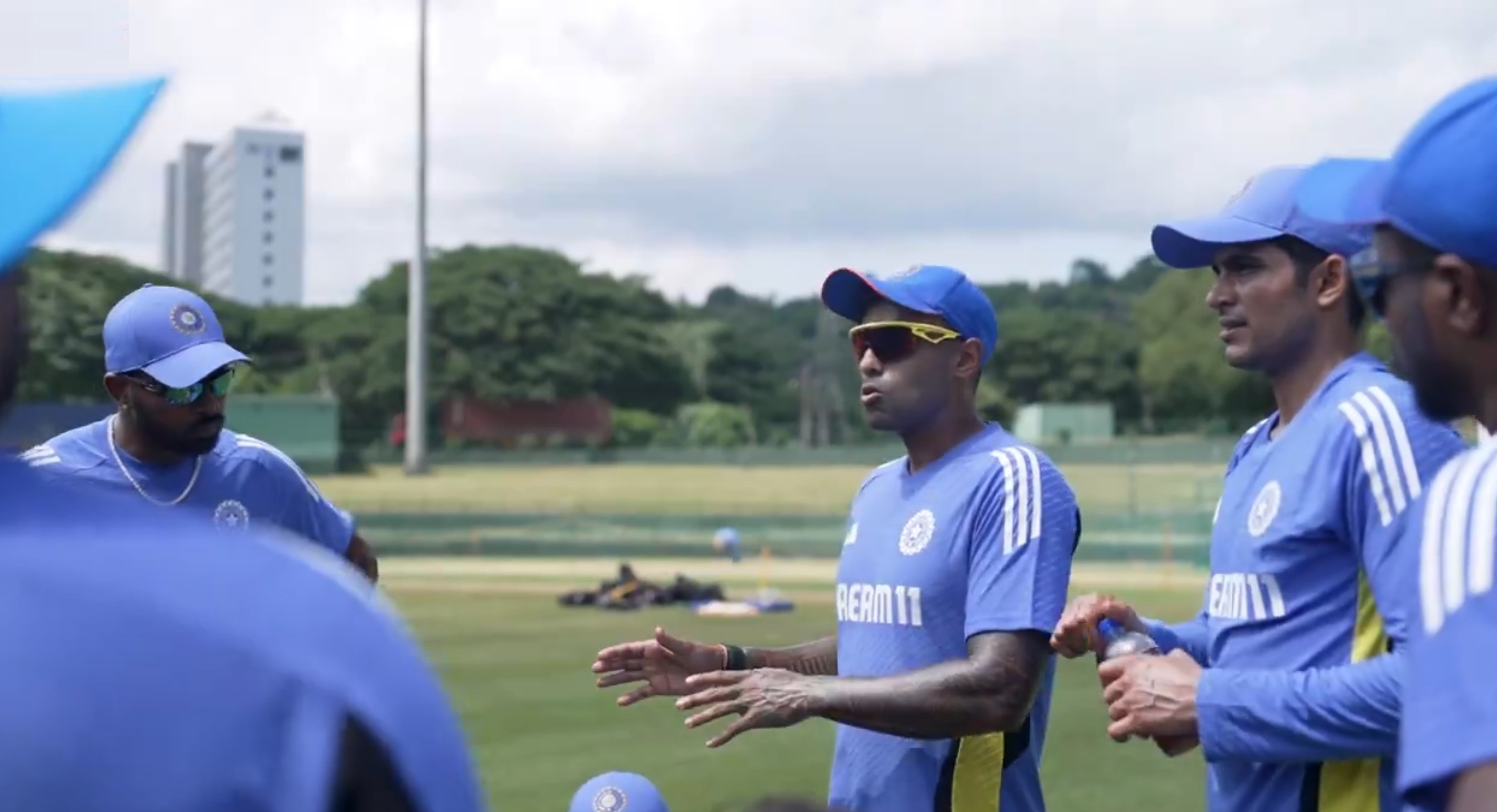 Suryakumar Yadav in huddle with Indian team | BCCI X