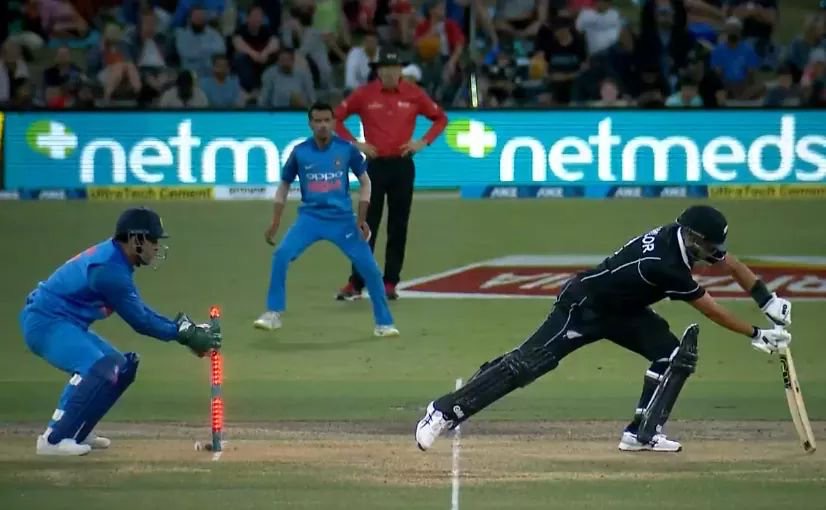 Ross Taylor stumped by MS Dhoni