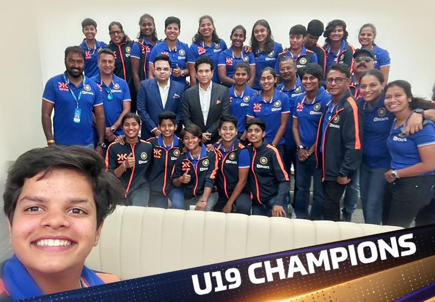 Shafali Verma posted a photo of the entire WC winning team with Sachin Tendulkar | Twitter