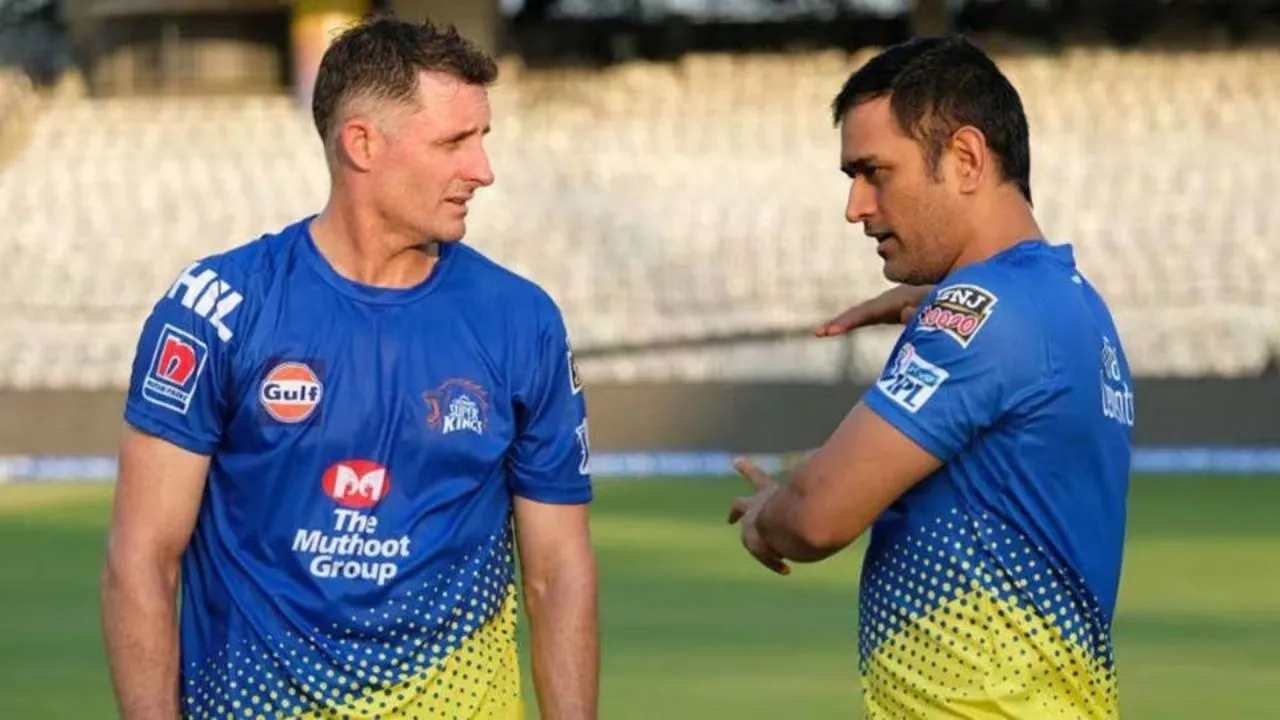 Mike Hussey with MS Dhoni | X