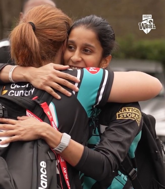 Jemimah Rodrigues and Nadine de Klerk hug | Instagram