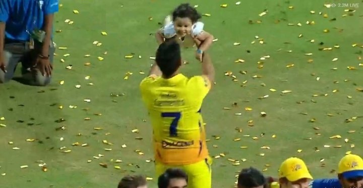 Dhoni playing with daughter Ziva during IPL 2018 celebrations