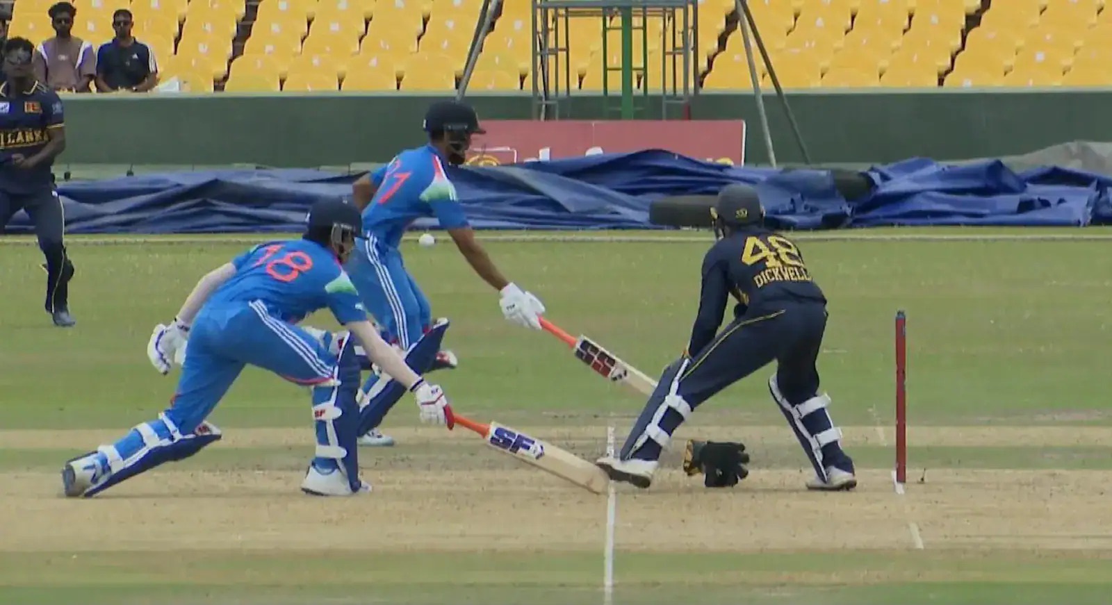 Priyansh Arya's bat was blocked by keeper's foot | X