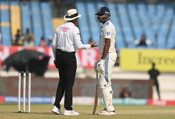 Umpire Joel Wilson and R Ashwin argue after India penalized 5 runs | Getty