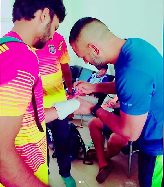 Dhoni signing Ruturaj's cast during his debut Ranji game | Instagram