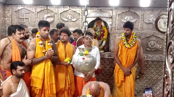 Suryakumar, Kuldeep and Sundar at Mahakaleshwar temple | ANI