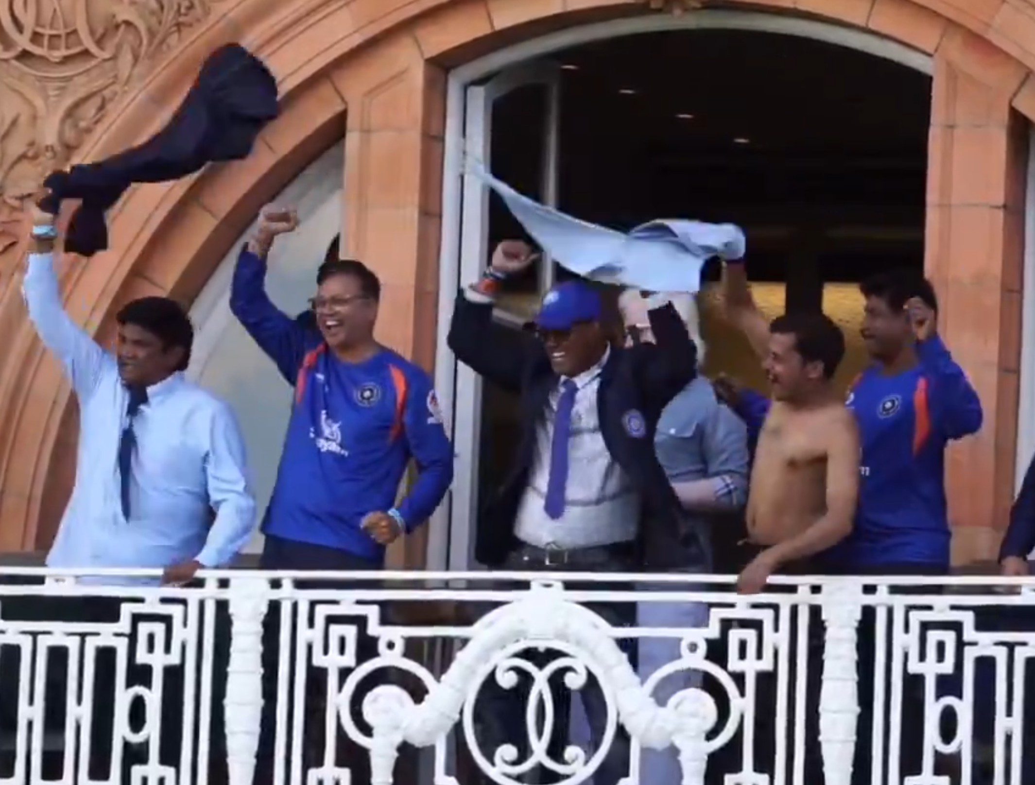 Members of Indian mixed disability team celebrating at Lord's balcony | X