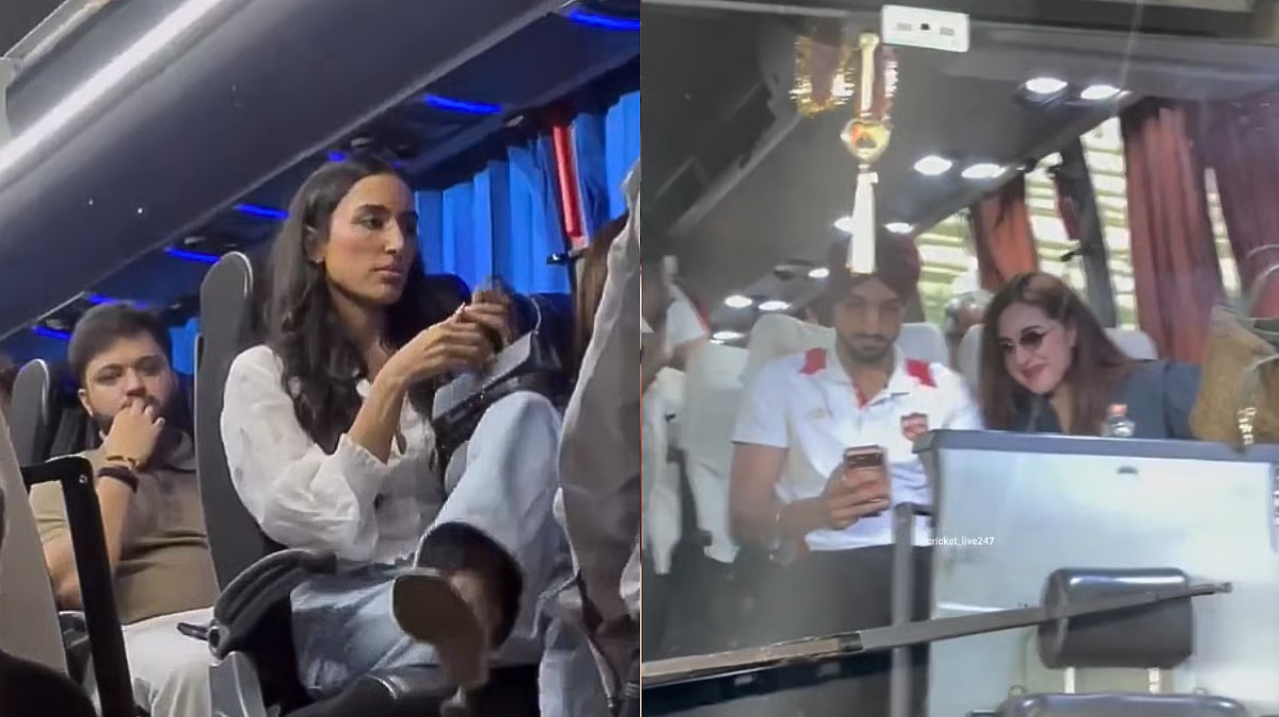Players' girlfriends on team buses and in team hotels triggered a controversy | X