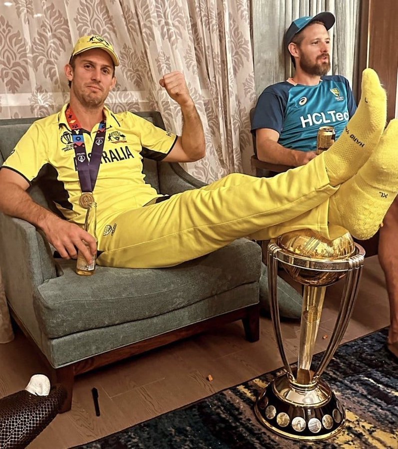 Mitchell Marsh with his feet on CWC trophy | X