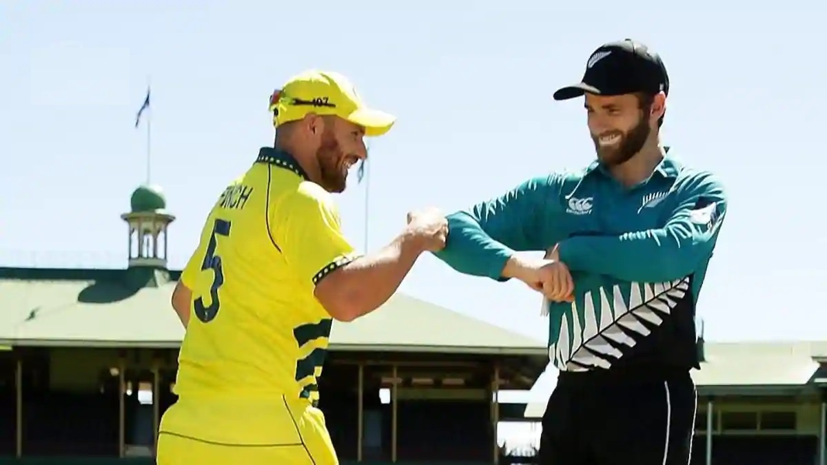 Aaron Finch and Kane Williamson jokingly touched elbows instead | Twitter