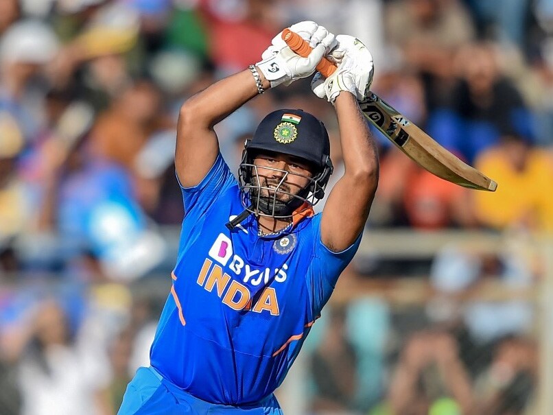 Rishabh Pant made 28 runs before falling to Cummins | AFP