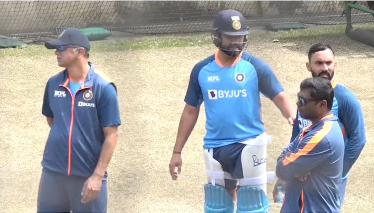 Rohit Sharma with Dinesh Karthik and coach Rahul Dravid | RevSportz Twitter