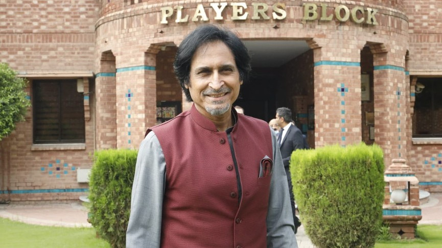 Ramiz Raja opts not to resign as PCB chairman, to wait for new Pak PM to decide his fate