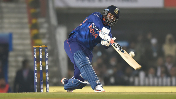 IND v NZ 2021: Twitterati react to Pant's finish with a six in front of Dhoni's home crowd