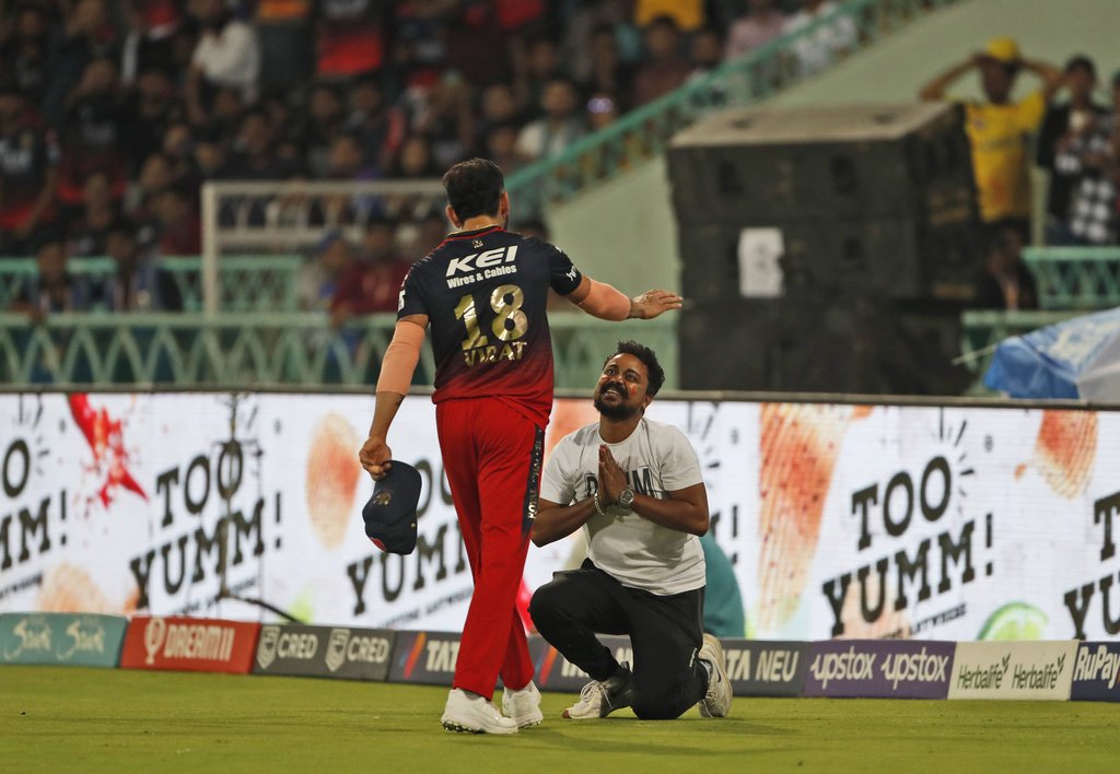 Virat Kohli with the fan | BCCI/IPL 