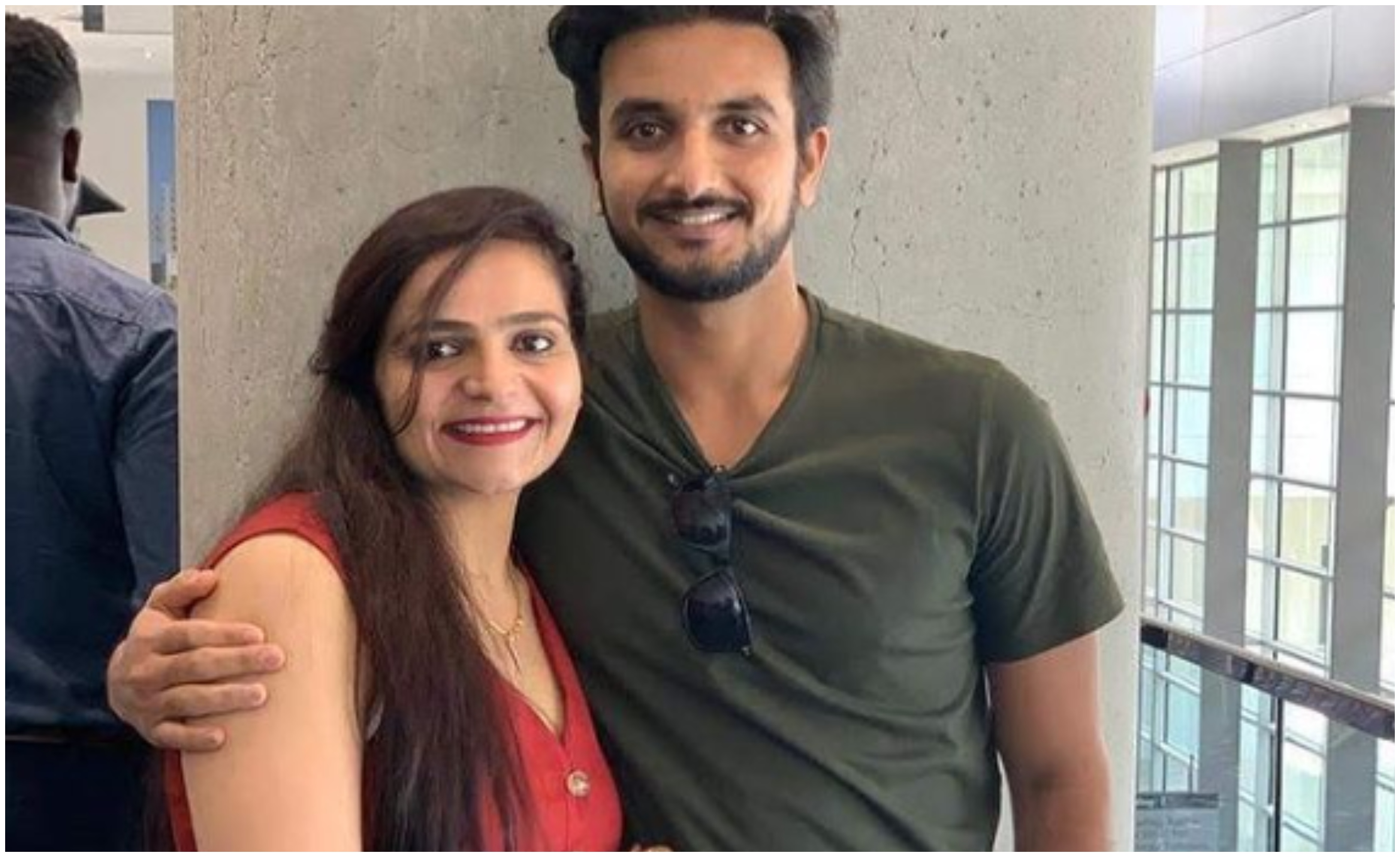 Harshal Patel with his late sister (Source: harshalvp23/Instagram)