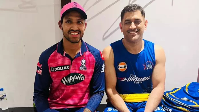 Dhruv Jurel with MS Dhoni | X