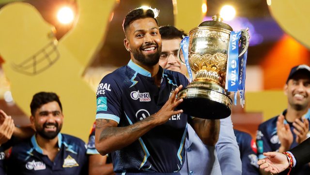 Hardik Pandya lifting the IPL 2022 trophy | BCCI/IPL