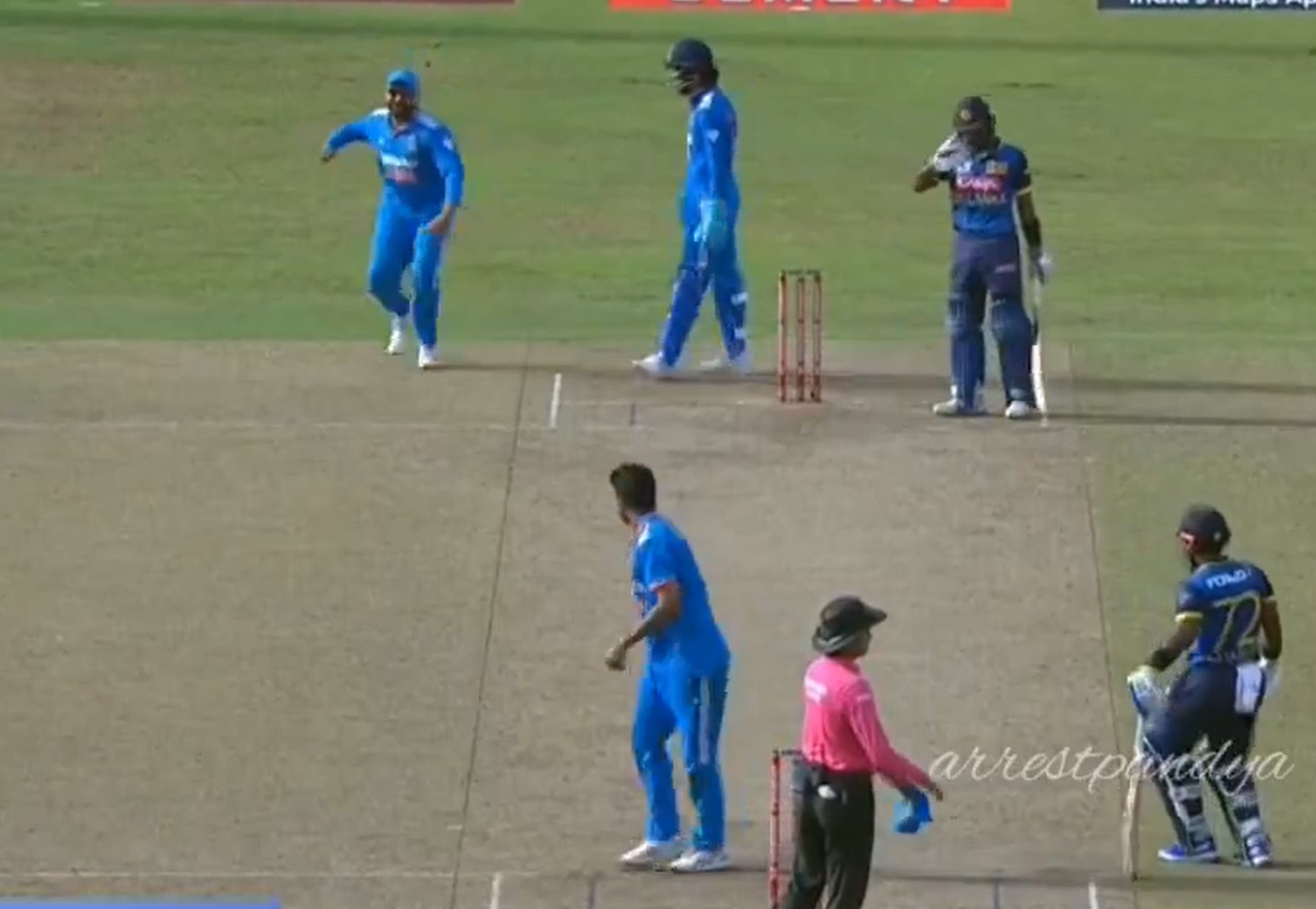 Rohit Sharma mockingly ran to hit Washington Sundar | X