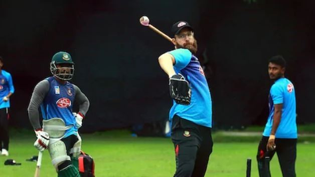 Spin bowling coach Daniel Vettori asks BCB to donate part of his salary to low-income staff