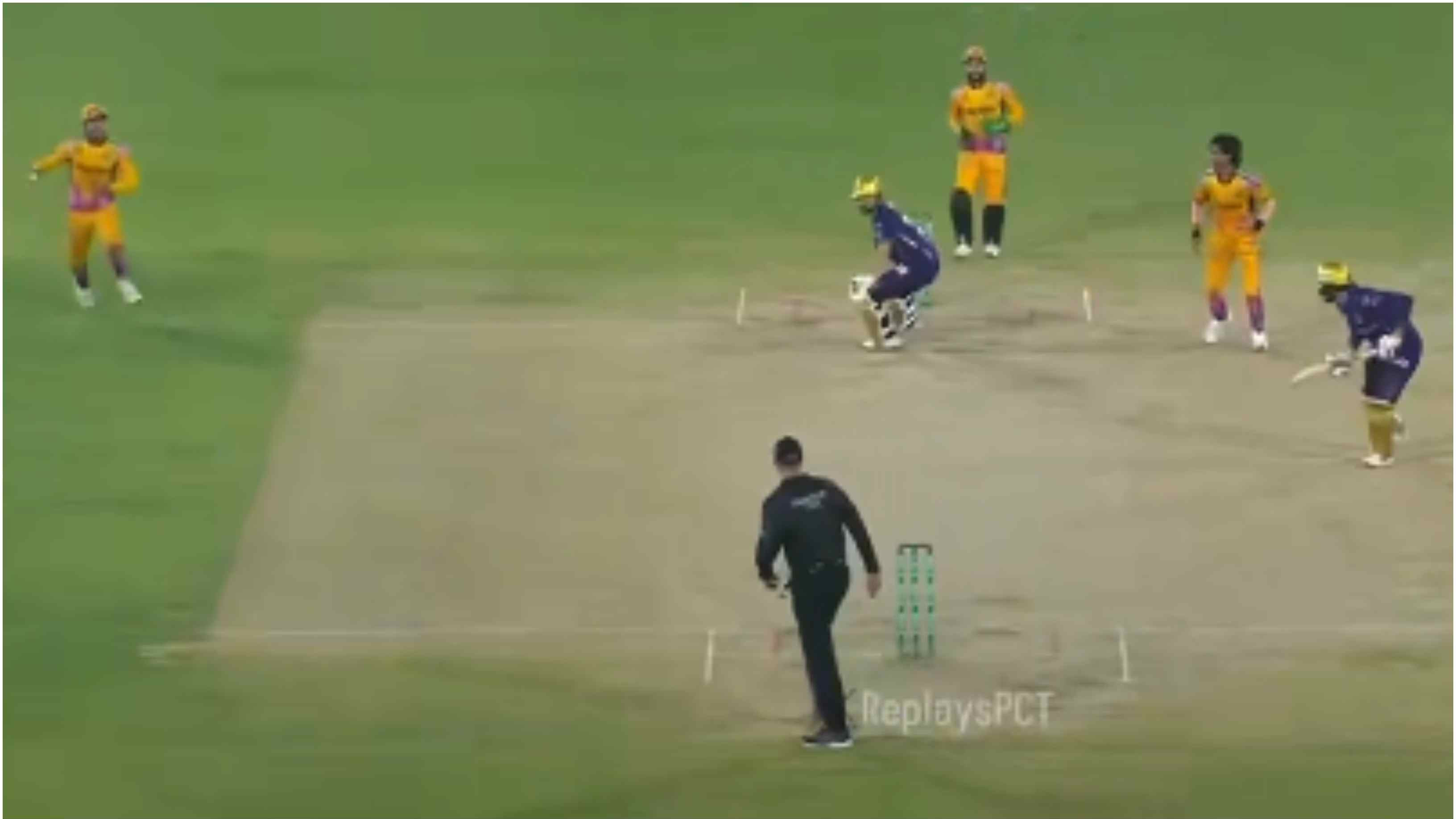 WATCH: PSL delivers embarrassing moment as fielder fails to execute easy run out despite both batters being vulnerable
