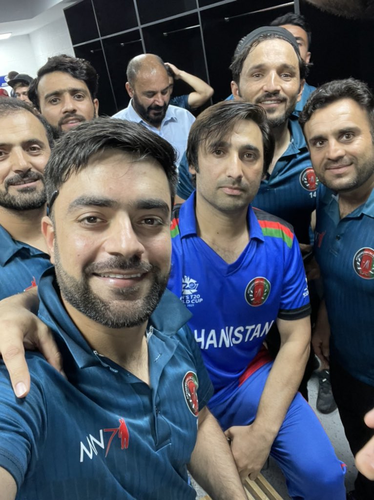 Rashid Khan along with Asghar Afghan and other teammates | Rashid Khan Twitter 